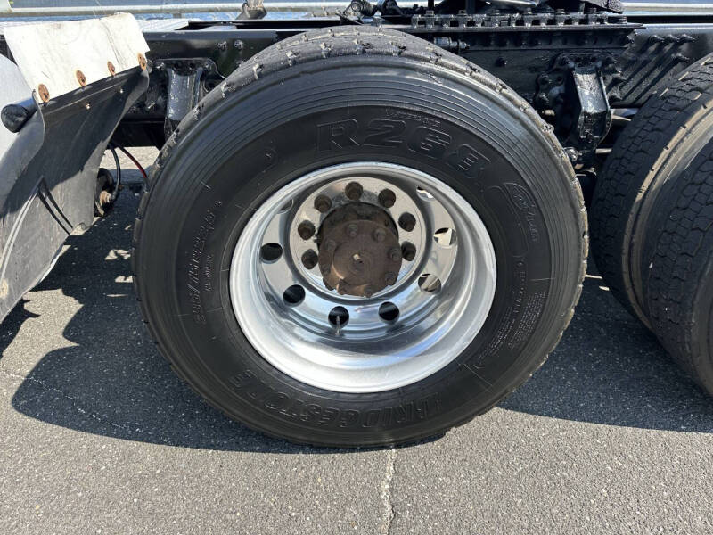 2016 Volvo VNL