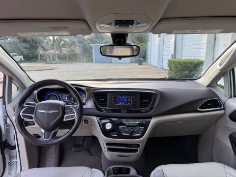 2017 Chrysler Pacifica Touring Plus