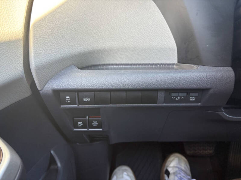 2022 Toyota Sienna LE 8-Passenger