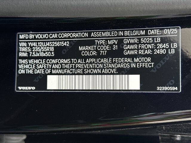 2025 Volvo XC40 B5 Core Bright Theme