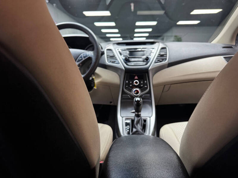 2014 Hyundai Elantra SE