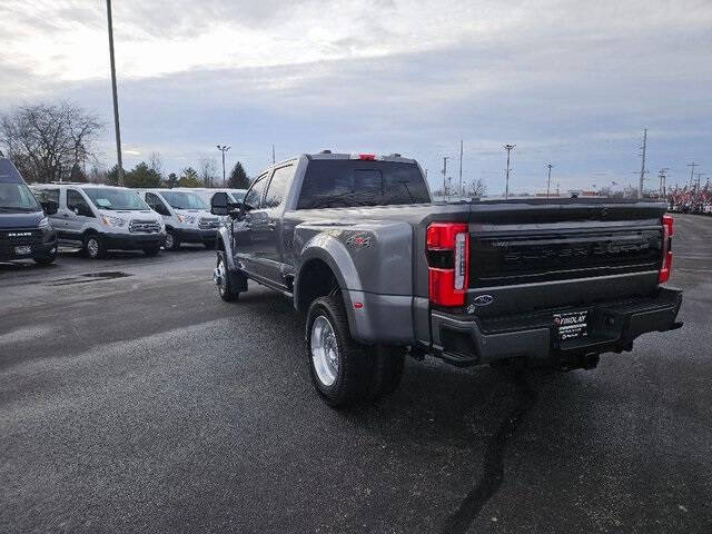 2025 Ford F-450 Super Duty Platinum