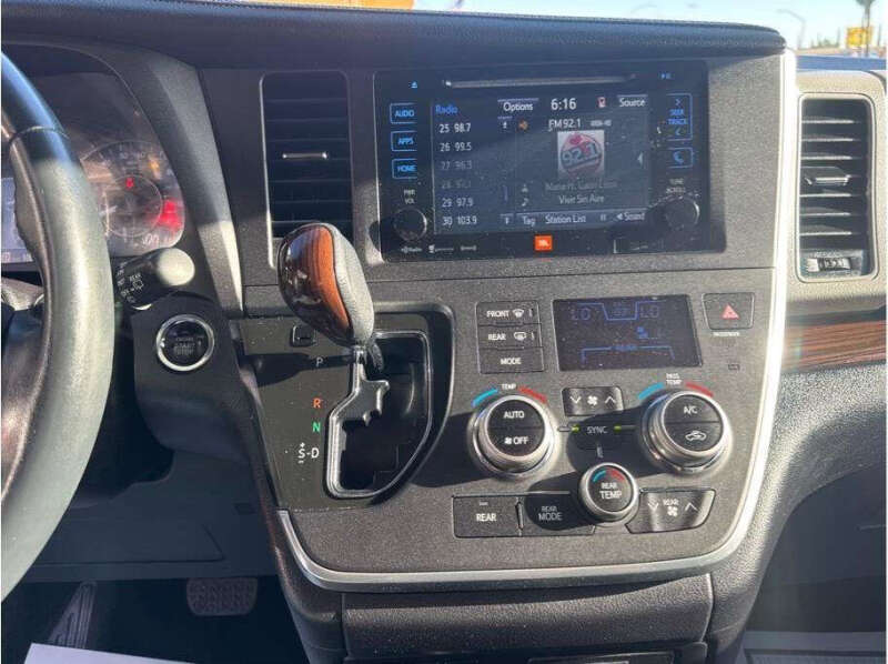 2016 Toyota Sienna
