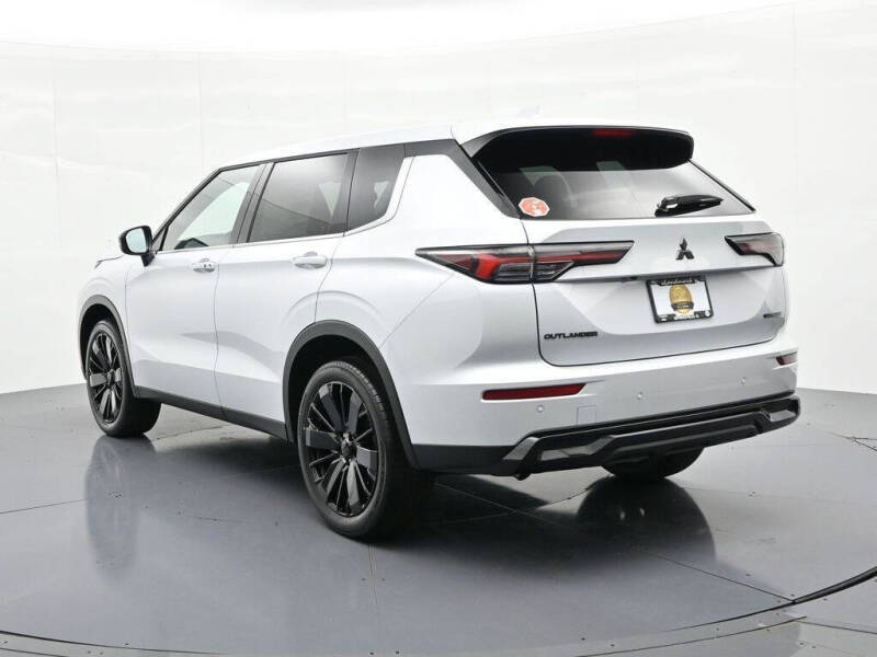 2026 Mitsubishi Outlander LE