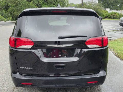 2024 Chrysler Voyager LX