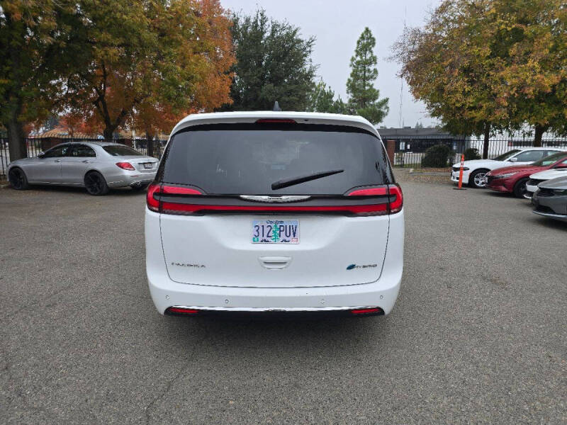 2024 Chrysler Pacifica Plug-In Hybrid