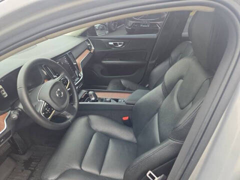 2024 Volvo S60 B5 Plus Dark Theme