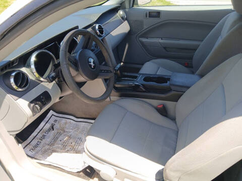 2007 Ford Mustang V6 Deluxe