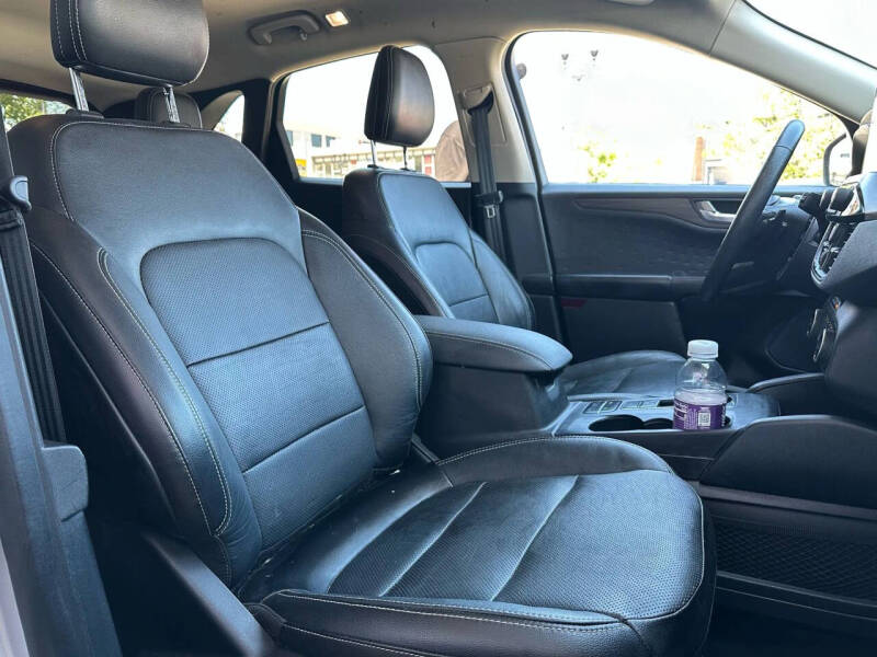 2020 Ford Escape Titanium