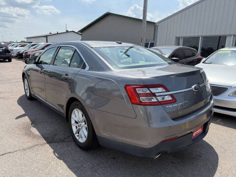 2013 Ford Taurus SE