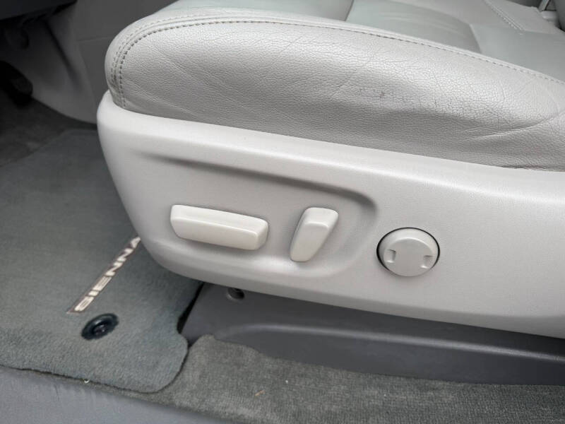 2015 Toyota Sienna XLE 8-Passenger