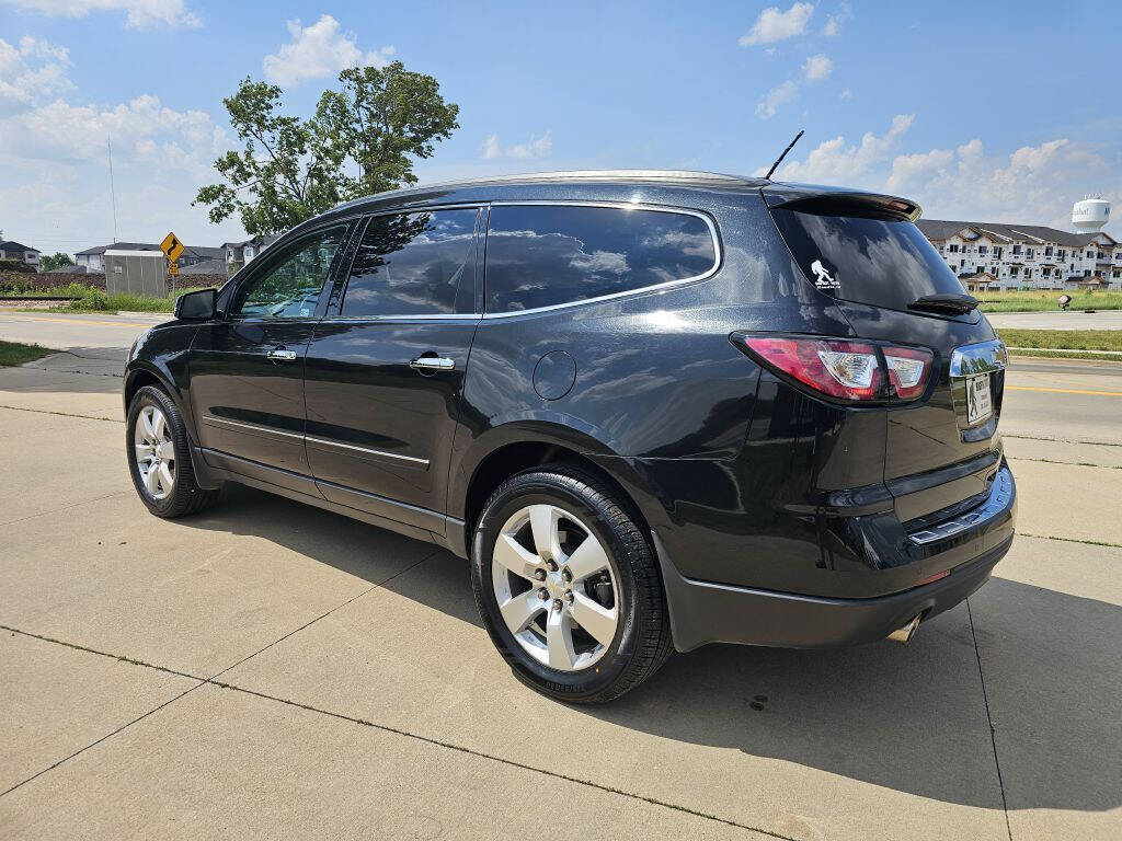 2014 Chevrolet Traverse for sale at Bigfoot Auto in Hiawatha, IA