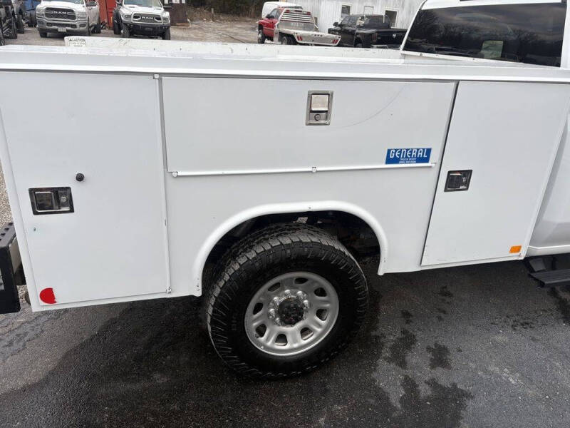 2022 Chevrolet 3500HD Regular Cab 4x4