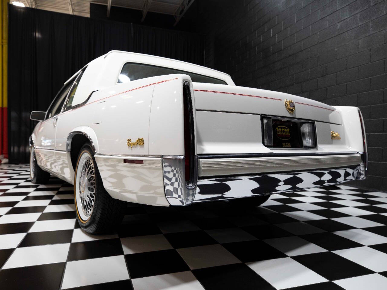 1990 Cadillac DeVille 24