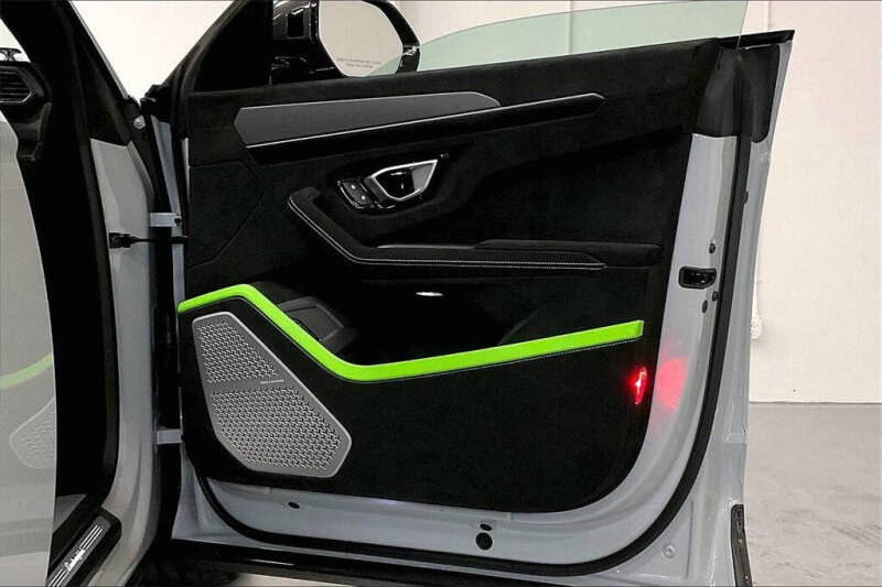 2024 Lamborghini Urus Performante