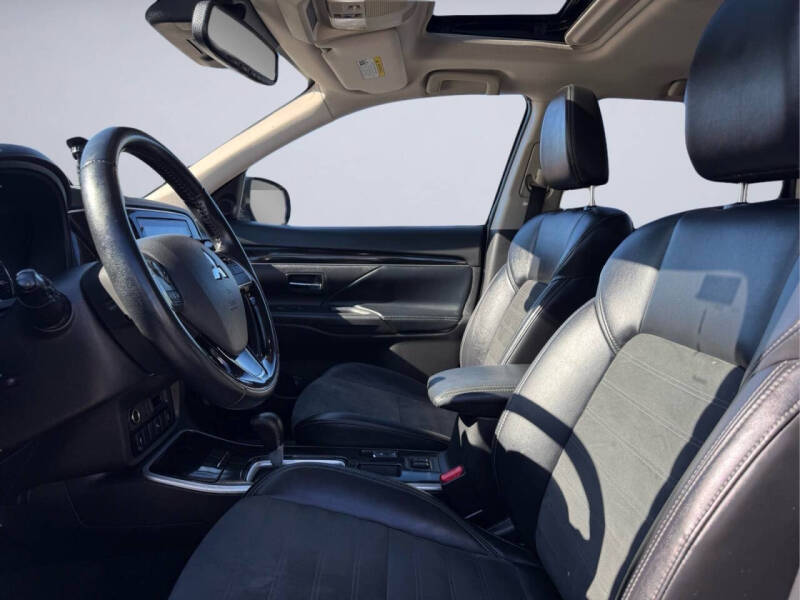 2020 Mitsubishi Outlander SE