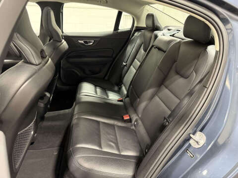 2024 Volvo S60 B5 Plus Dark Theme