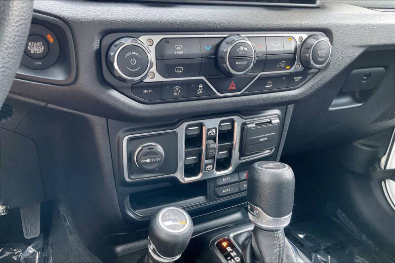 2024 Jeep Gladiator NightHawk