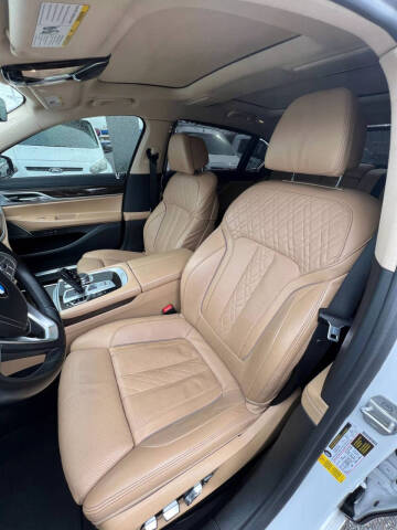 2022 BMW 7 Series 740i