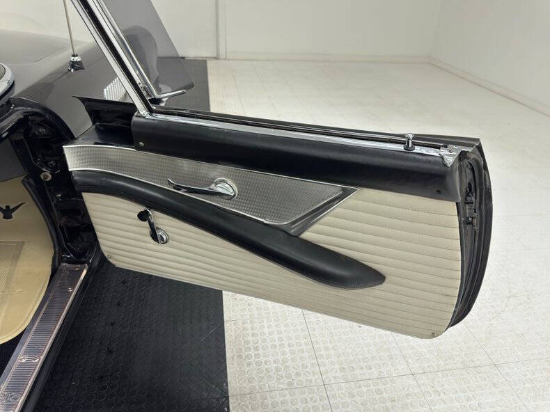 1957 Ford Thunderbird