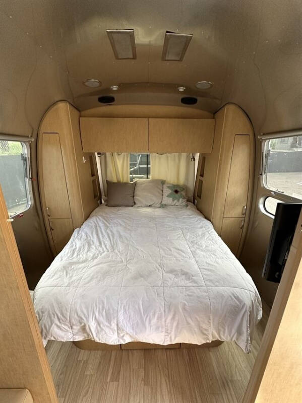 2015 Airstream Flying Clo