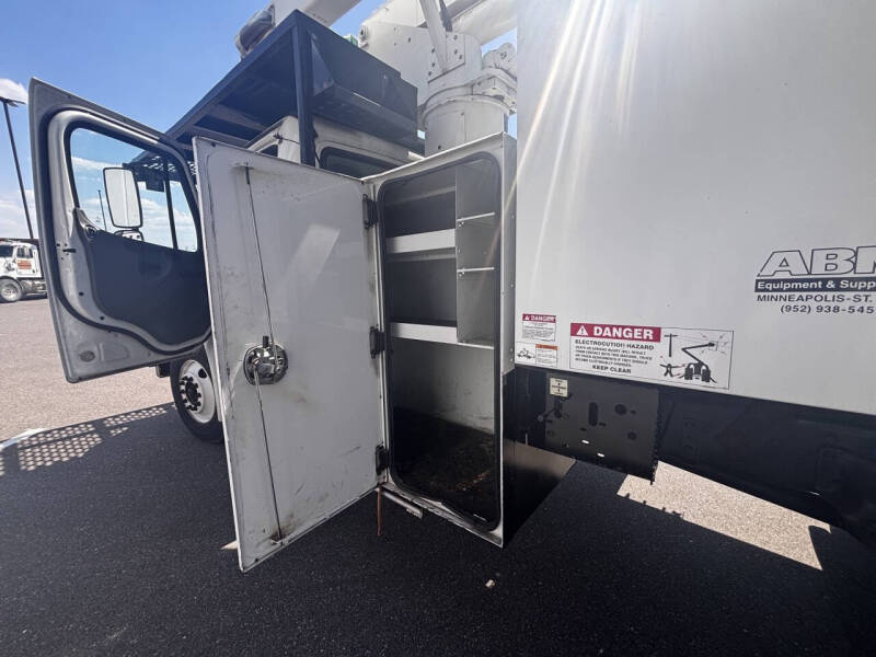 2007 Freightliner M2 106