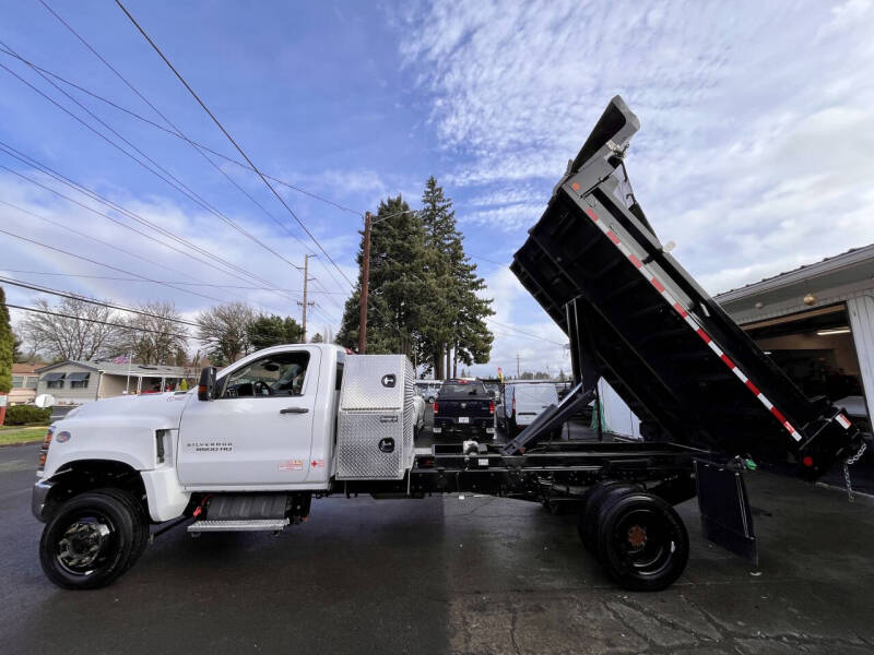 2022 Chevrolet Silverado 5500HD