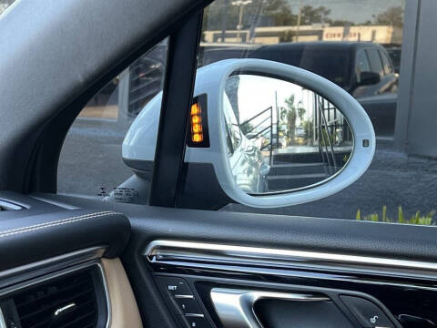 2017 Porsche Macan S