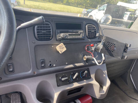 2006 Freightliner M2 106