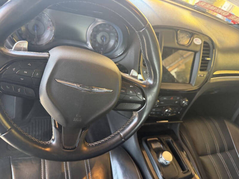 2017 Chrysler 300