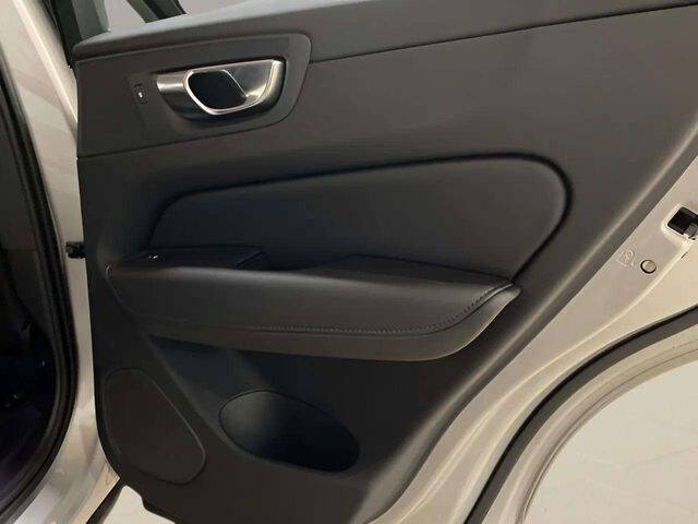 2025 Volvo XC60 B5 Core Dark Theme