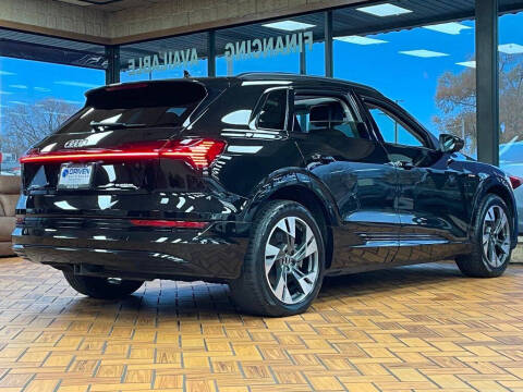 2021 Audi e-tron quattro Premium