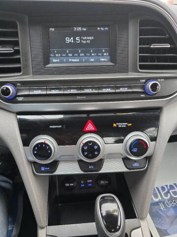 2019 Hyundai Elantra SE