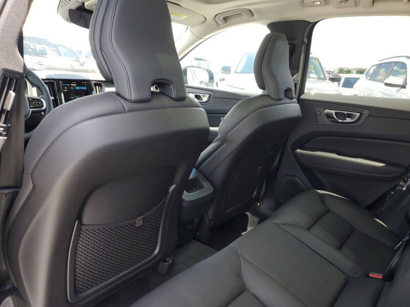 2024 Volvo XC60 B5 Plus Dark Theme