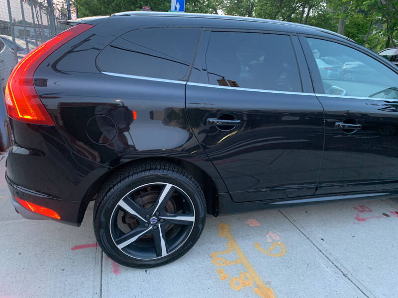 2016 Volvo XC60 T6 Drive-E R-Design