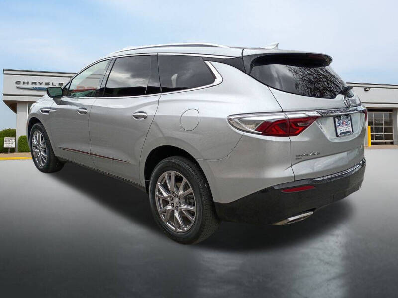 2022 Buick Enclave Essence