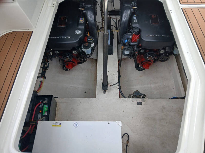 2012 Cruisers Yachts 380 Express