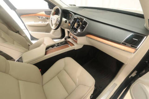 2022 Volvo XC90 T5 Momentum