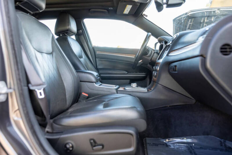 2017 Chrysler 300 C Platinum