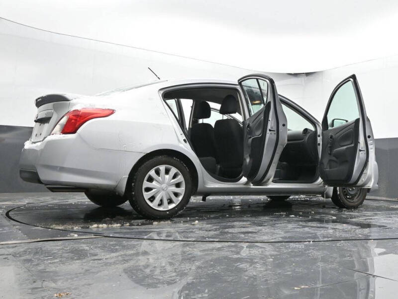2019 Nissan Versa S Plus