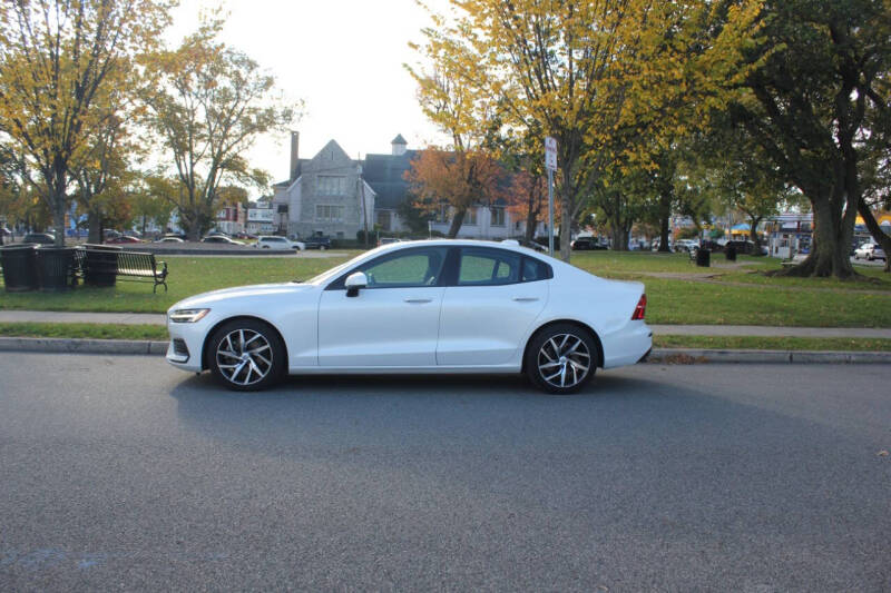 2020 Volvo S60 T5 Momentum