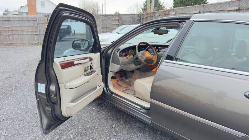 2003 Lincoln Town Car Signature