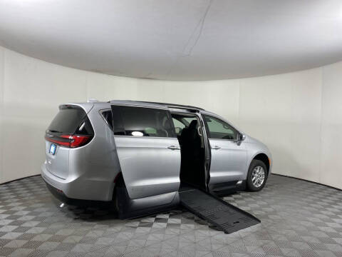 2022 Chrysler Pacifica Touring L
