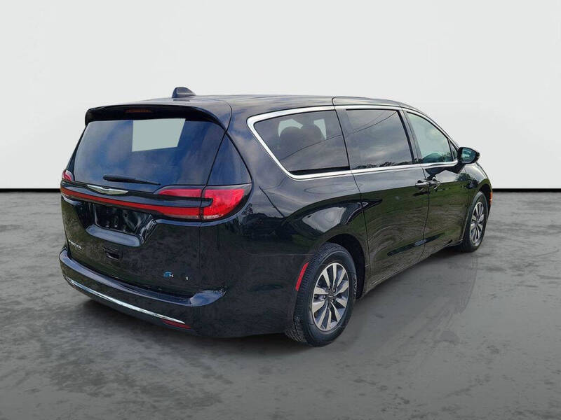 2024 Chrysler Pacifica Plug-In Hybrid Select