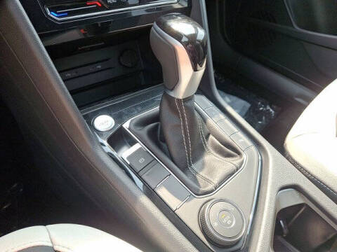 2025 Volkswagen Taos SE 4Motion