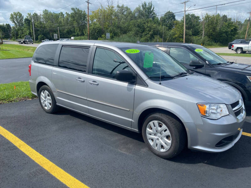 Used 2017 Dodge Grand Caravan SE with VIN 2C4RDGBG4HR726315 for sale in Spencerport, NY