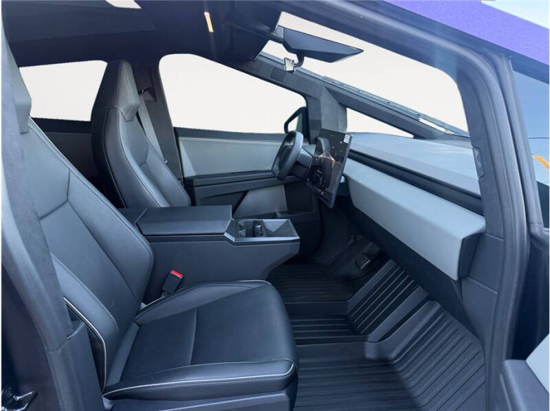 2025 Tesla Cybertruck