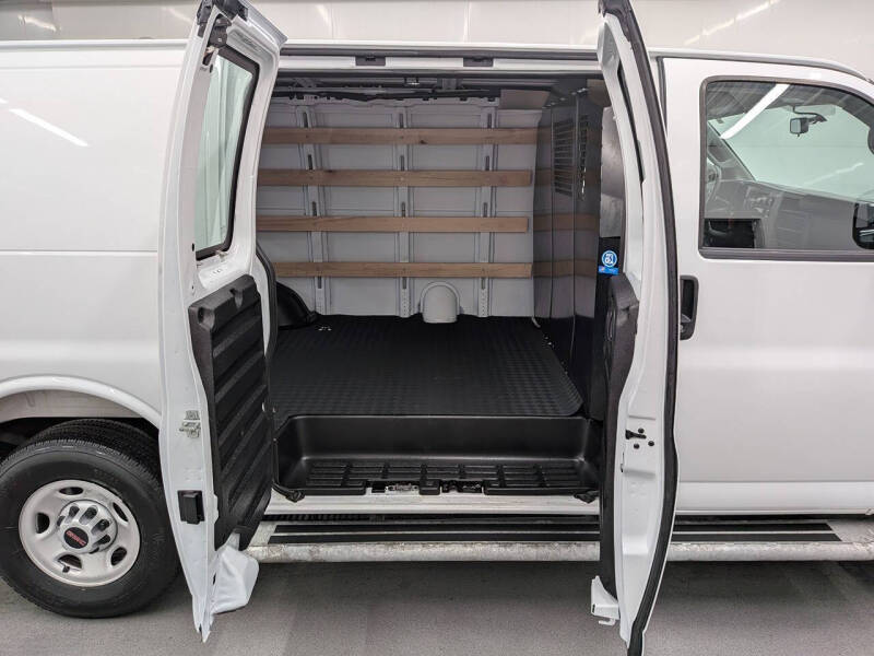 2025 GMC Savana 2500
