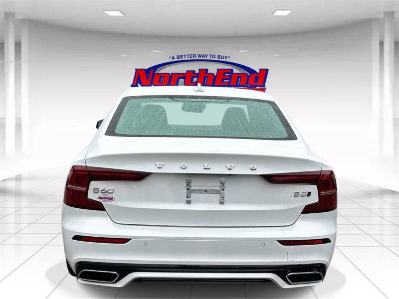 2022 Volvo S60 B5 Momentum