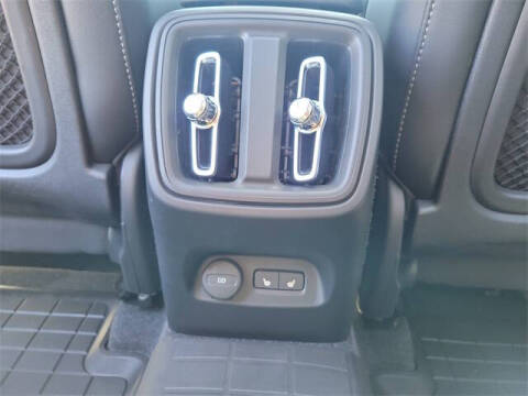 2023 Volvo XC40 B5 Plus Dark Theme